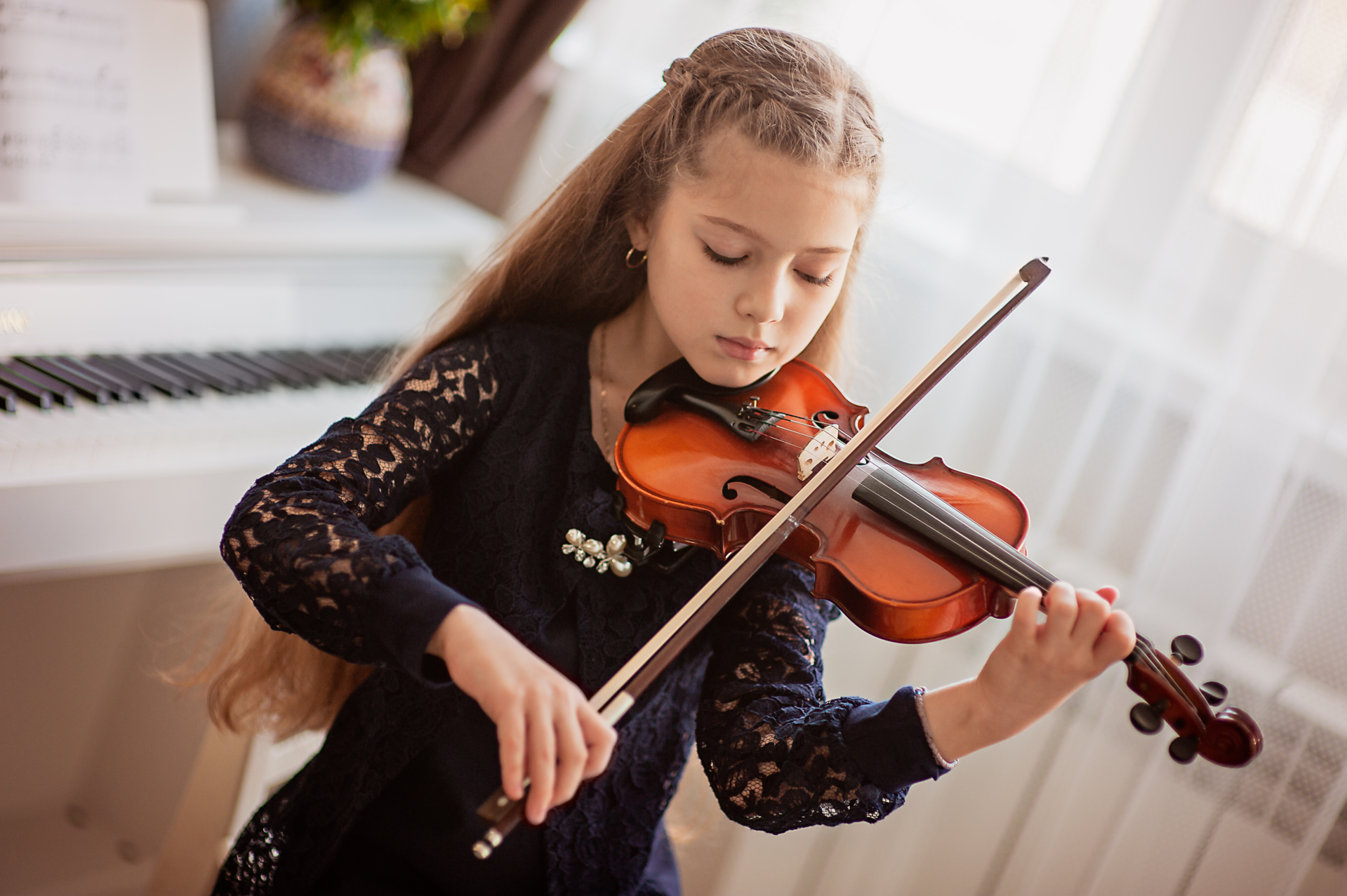 Home,Lesson,For,A,Girl,Playing,The,Violin.,The,Idea